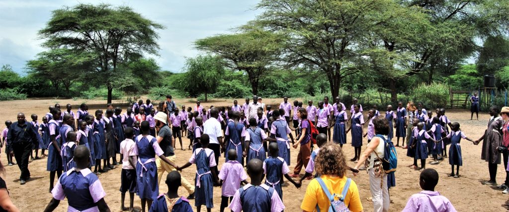 bambini scuola girotondo Kenya Mani Tese 2017