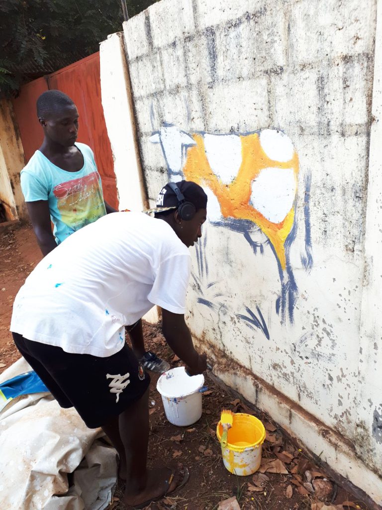 street art giovani mucca Mani Tese Guinea Bissau 2017
