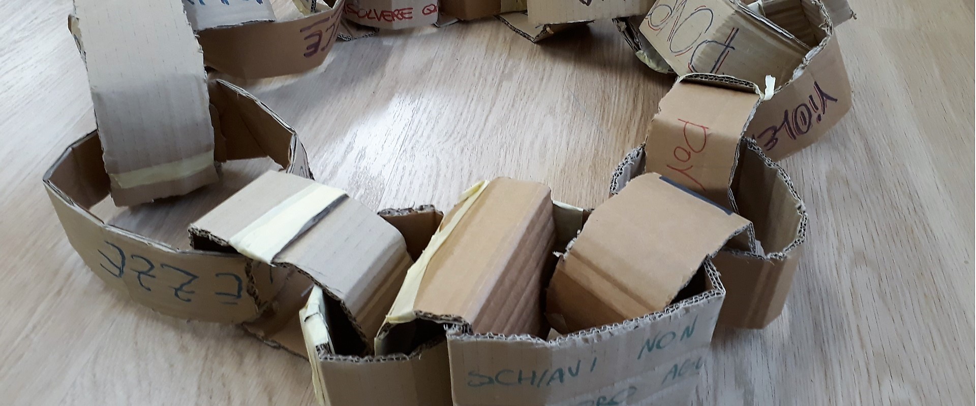 laboratorio schiavitù_mani tese_2017
