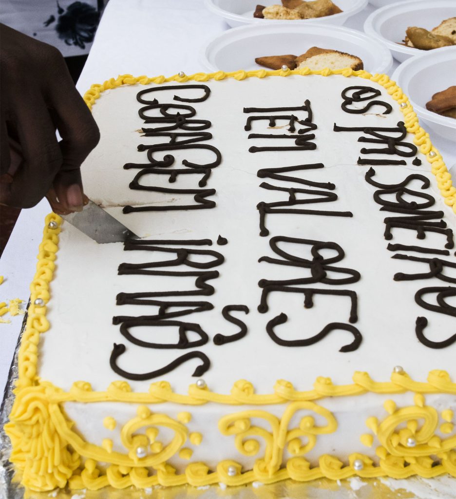 torta festeggiamenti progetto carceri Guinea Bissau Mani Tese 2017