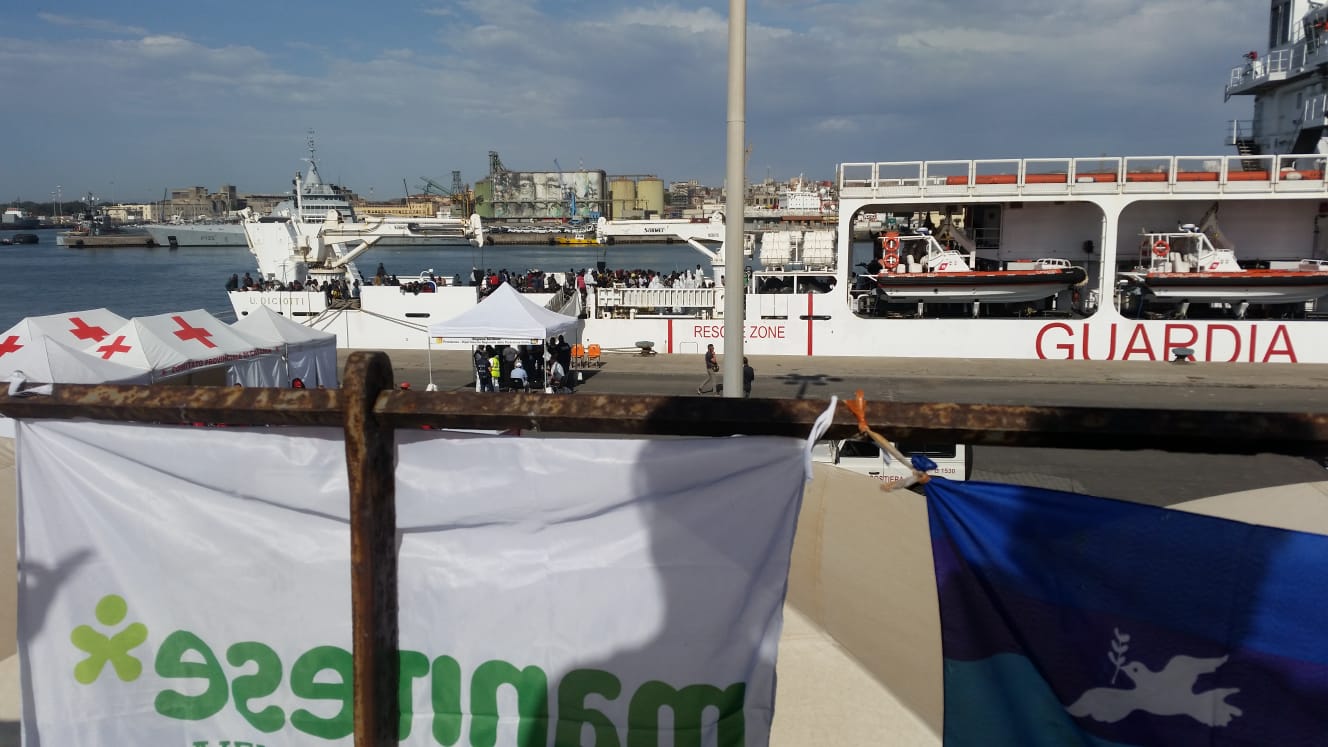 diciotti_migranti_catania_mani_tese_2018
