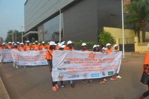 slogan contro violenza donne Mani Tese Guinea Bissau 2018