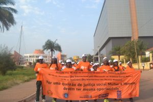 striscione contro violenza donne Mani Tese Guinea Bissau 2018