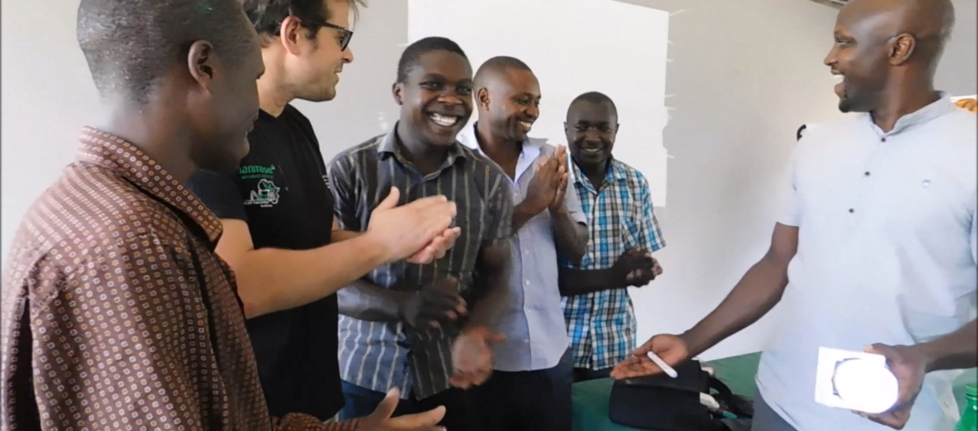 training lampade solari kenya mani tese 2019