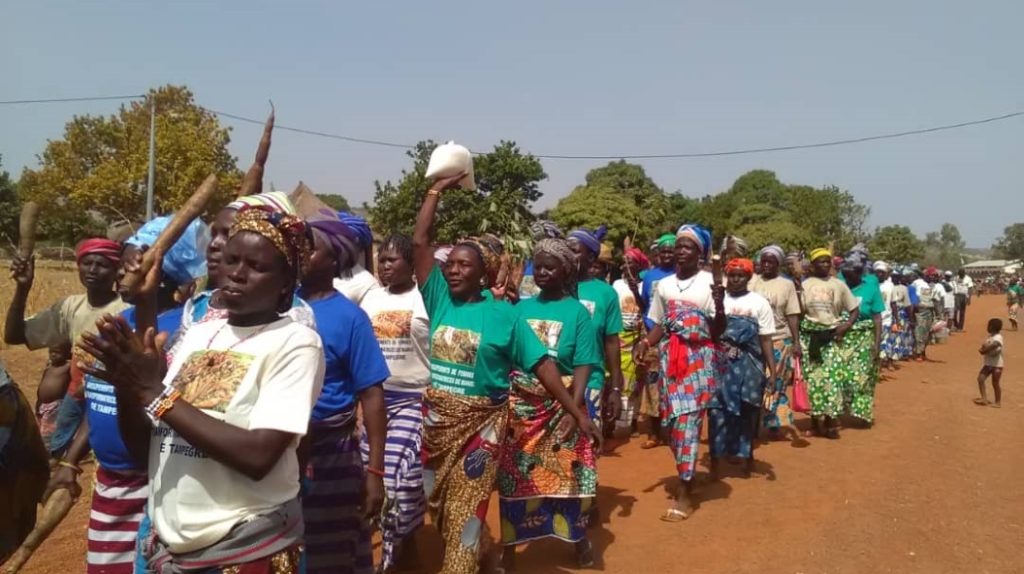 corteo 8 marzo manioca benin mani tese 2019 (3)