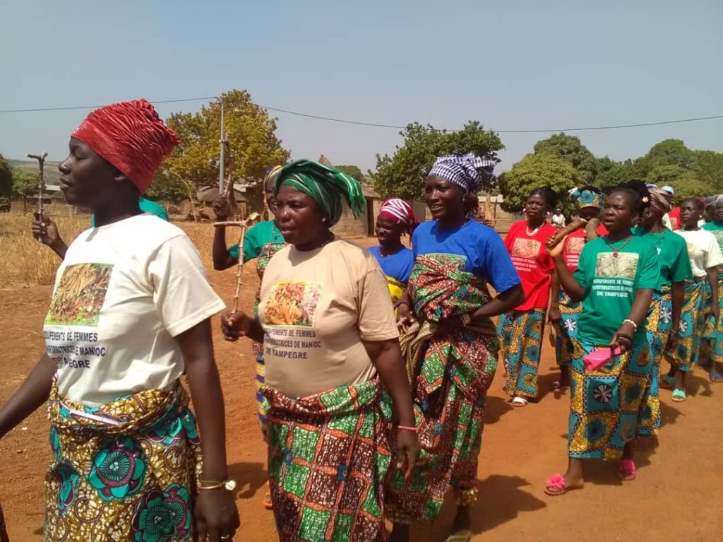 corteo 8 marzo manioca benin mani tese 2019 (4)