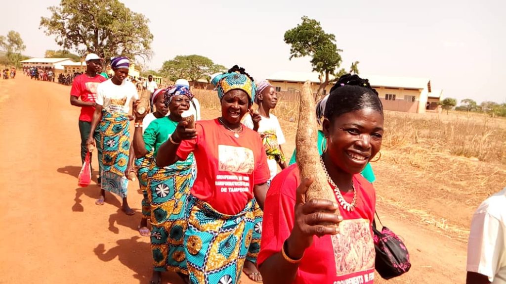 corteo 8 marzo manioca benin mani tese 2019 (5)