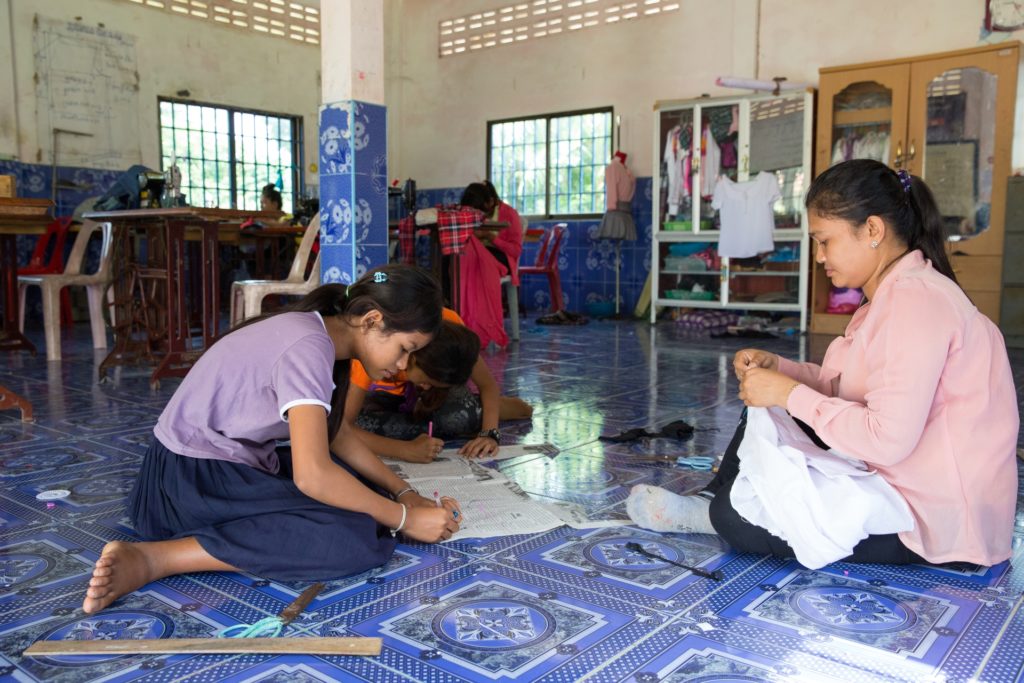 attività cucito damnok toek cambogia mani tese 2019