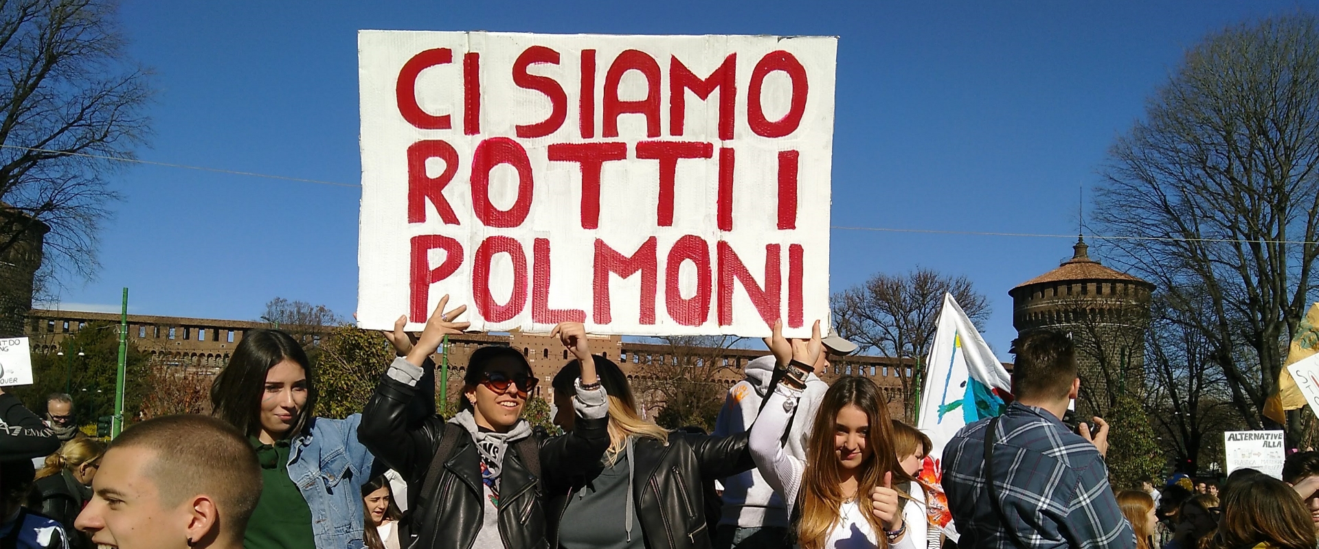 Ci siamo rotti i polmoni mani tese 2019