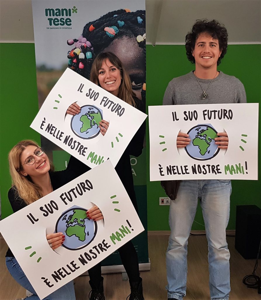 https://www.manitese.it/wp-content/uploads/2019/05/poster-rettangolare-mani-tese-2019.jpg