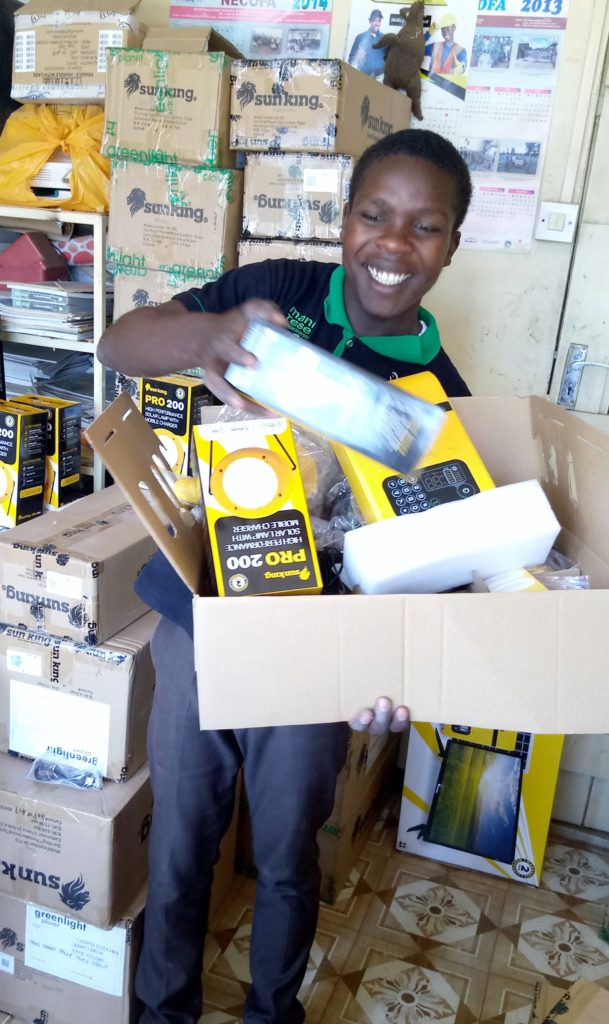 dennis lampade solari kenya mani tese 2019