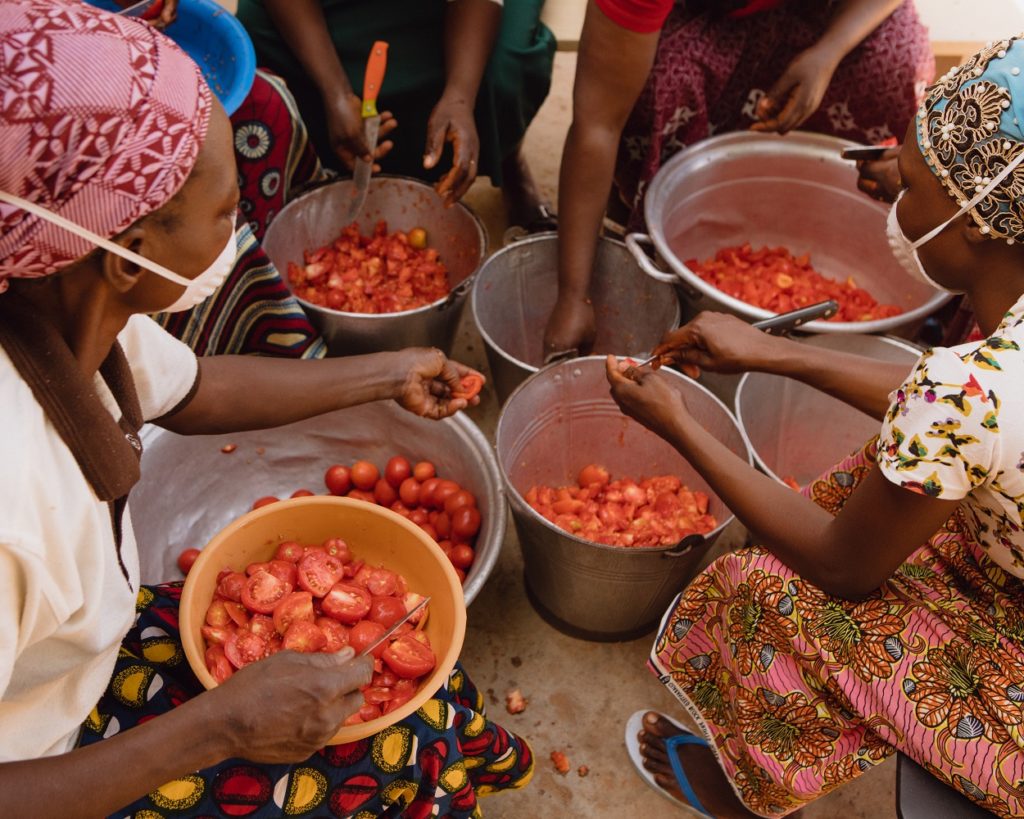 beog neere donne lavoro pomodori burkina faso mani tese 2020