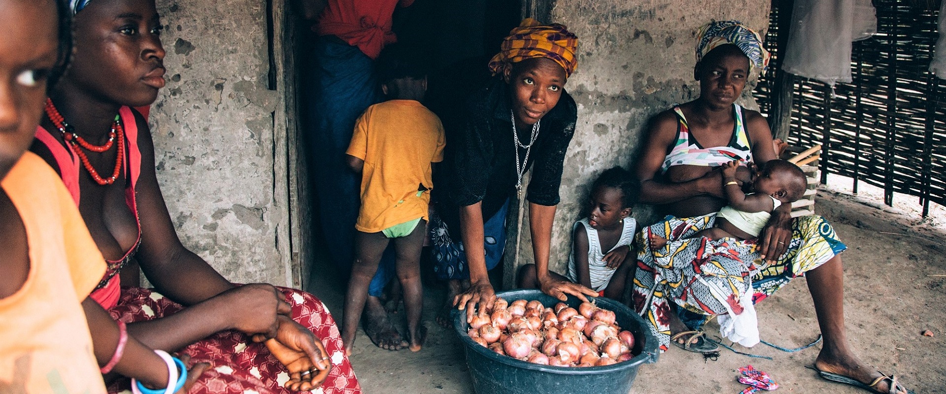 miglioramento delle condizioni nutrizionali di donne e bambini_mani tese 2020
