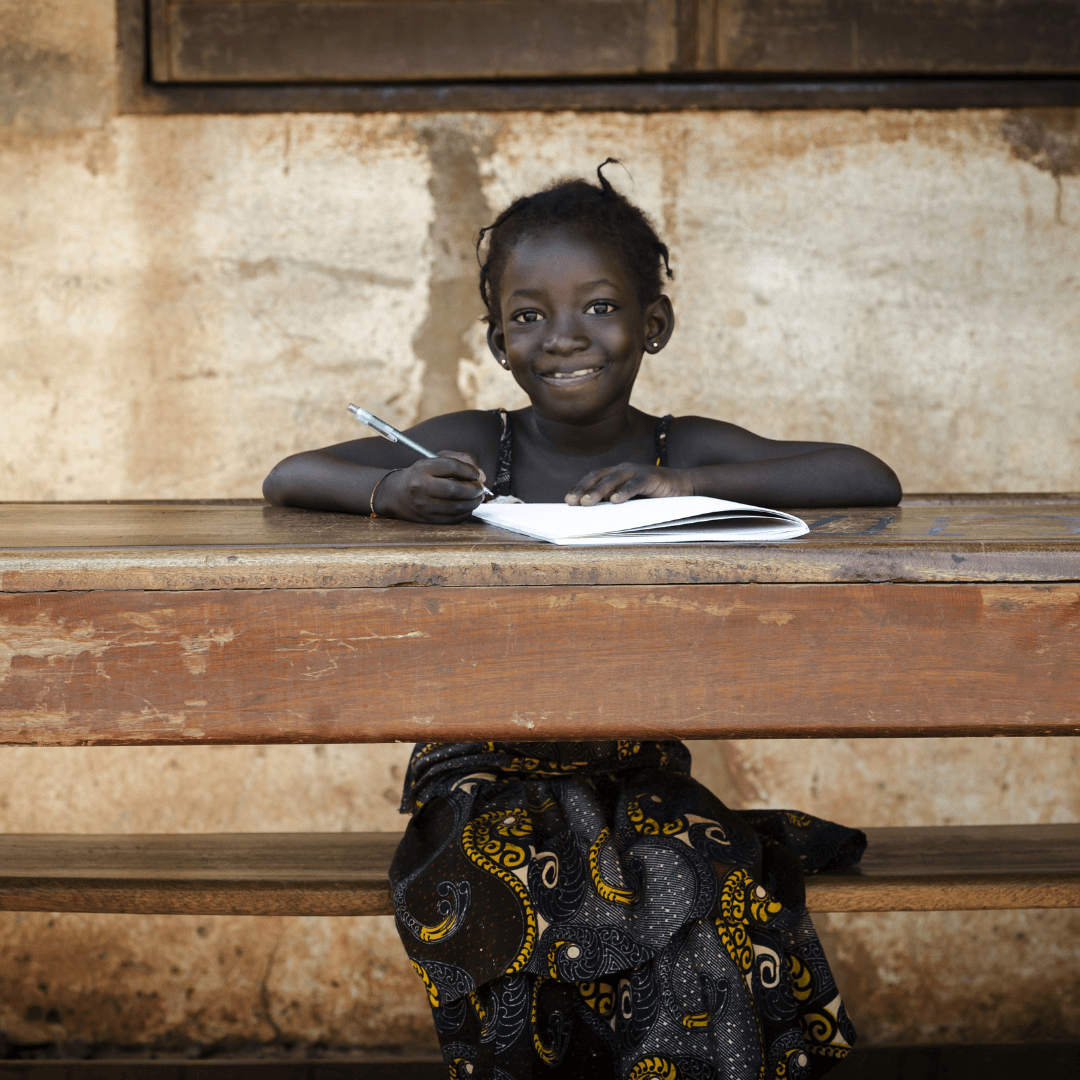 Dona l'istruzione a una bambina